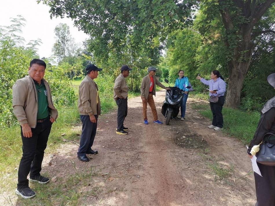 วันที่6 สิงหาคม 2568 นาย สมควร   ระเเพงศรี นายกเทศมนตรีตำบลยางชุม มอบหมายให้   นายสุมิตร มาบุญ รองนากเทศมนตรีตำบลยางชุม นางสาวรัชนี บุบผาชื่น รองนายกเทศมนตรีตำบลยางชุม นางสนิท ม่วงสุราษฎร์ เลขานุการนายกเทศมนตรีตำบลยางชุม นายสถิตย์ นาส่งเสริม  ที่ปรึกษานายกเทศมนตรีตำบลยางชุม นายกฤตธนา หงษ์วงศ์ ผู้อำนวยการกองข่าง  นายช่าง และ ทีม สมาชิกสภา  ลงพื้นที่สำรวจจุดเส้นทาง ทางการเกษตร ของชาวบ้านในเขต เทศบาลยางชุม ทั้ง8 หมู่บ้าน เพื่อ เร่งแก้ปัญหา เร่งด่วน เพื่อให้ชาวบ้านได้ใช้เส้นทางเพื่อ ขนย้าย พืชผลทางการเกษตร และเครื่องจักร