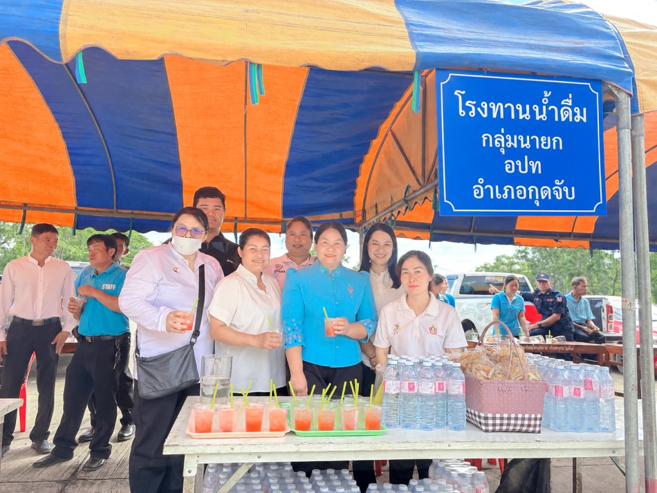 วันที่ 24 มิถุนายน 2569 นายสมควร ระเเพงศรี นายกเทศมนตรีตำบลยางชุม มอบหมายให้ นางสาวรัชนี บุบผาชื่น รองนายกเทศมนตรีตำบลยางชุม นางสุดาภรณ์ ศรีหิรัญ รองปลัดเทศบาล หัวหน้าส่วน ข้าราชการ พนักงานเทศบาลเข้าร่วมทำโรงทาน ในนาม นายก อปท. อำเภอกุดจับ  ในพิธีทอดผ้าป่าสมทบกองทุนแม่ของแผ่นดิน และสมทบทุนป้องกันและแก้ไขปัญหายาเสพติด อำเภอกุดจับ 2569